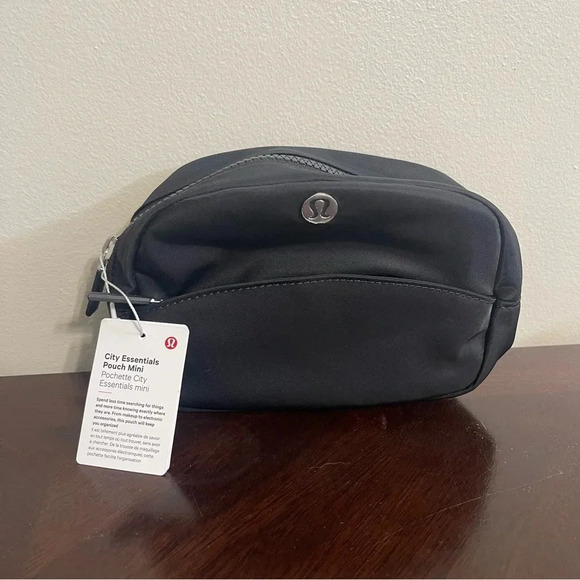 Lululemon City Essentials Pouch Mini Black NWT